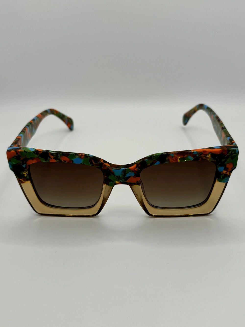 nuevas-gafas-de-sol-deveses-estilo-vanguardista-mediterraneo