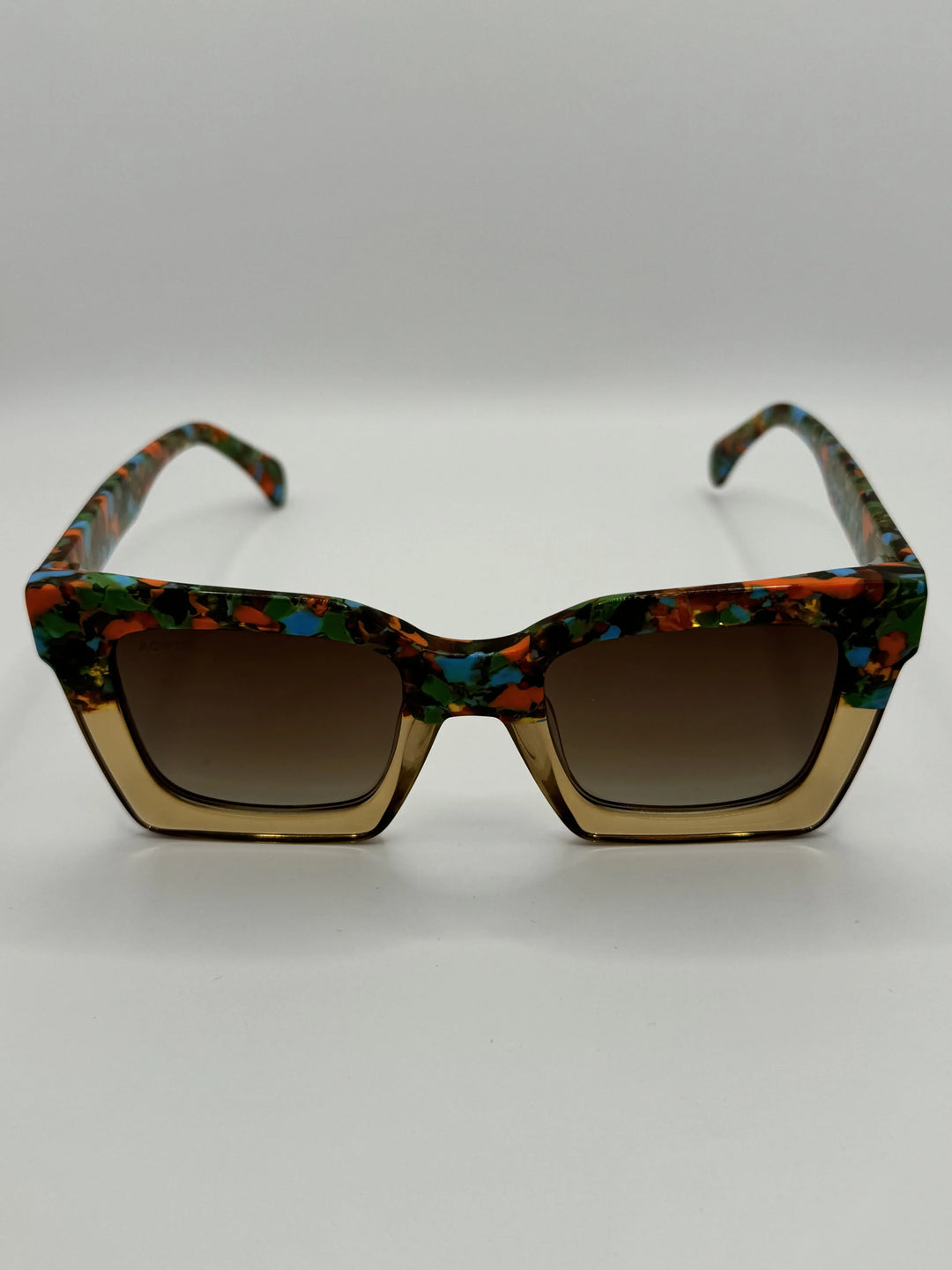 nuevas-gafas-de-sol-deveses-estilo-vanguardista-mediterraneo