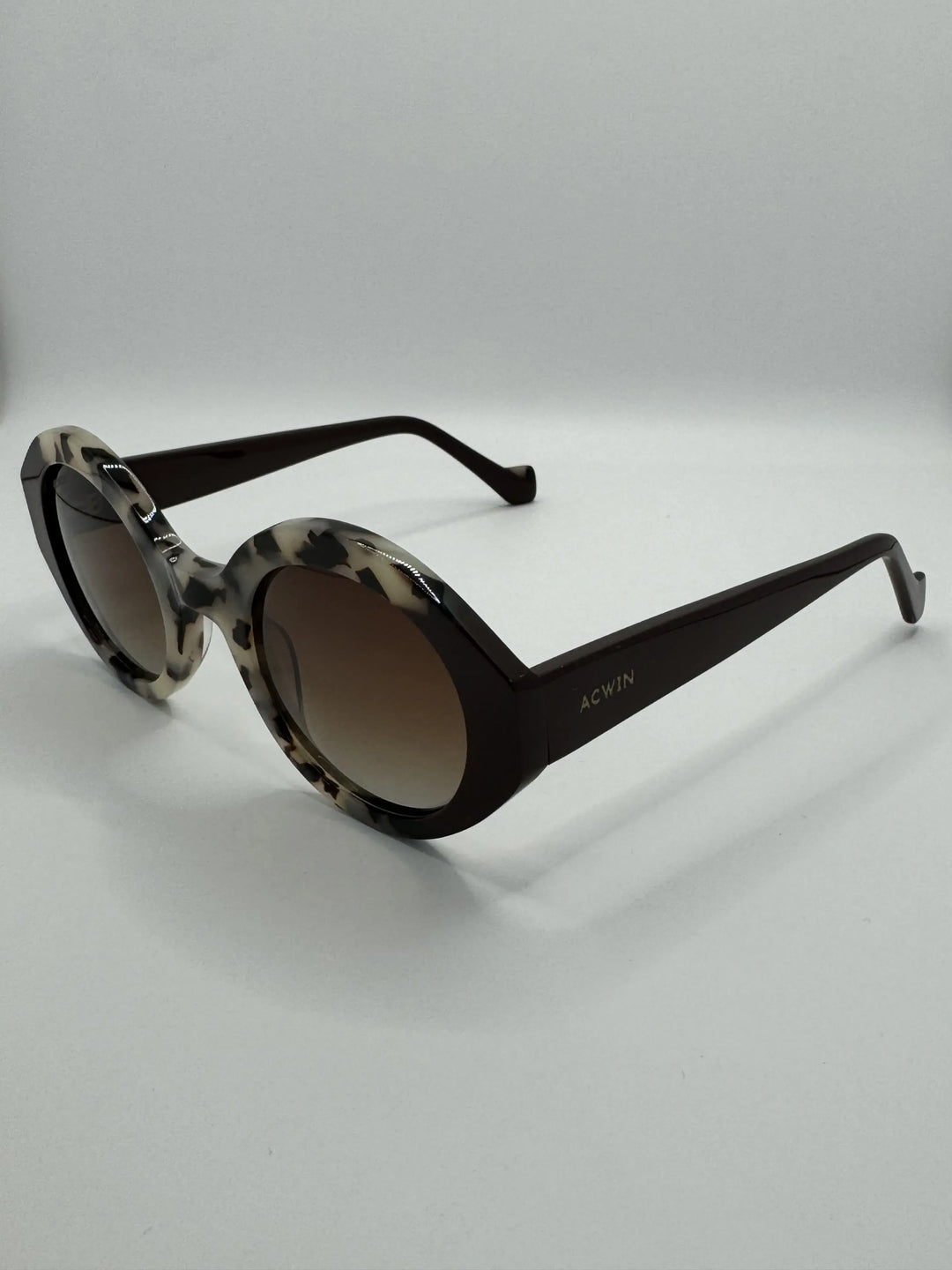 comprar-gafas-de-sol-moraig-carey-redondas-modernas