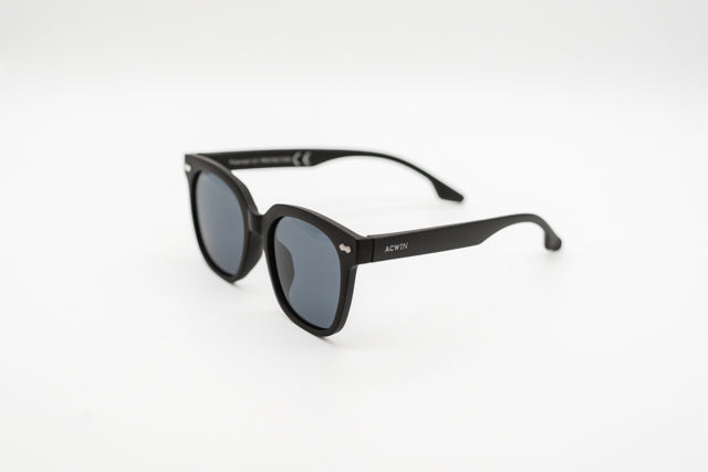 Gafas de sol ACWIN Milu en color negro mate con forma cuadrada clásica estilo wayfarer. - Vista 2