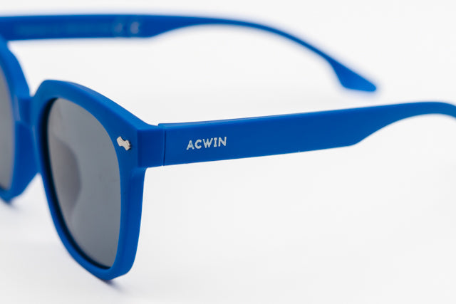 Gafas de sol ACWIN Nina en color azul cobalto eléctrico con forma redondeada envolvente. - Vista 3