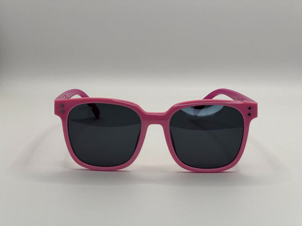Gafas de sol infantiles ACWIN Alba en color rosa fucsia con montura cuadrada redondeada y lentes oscuras.