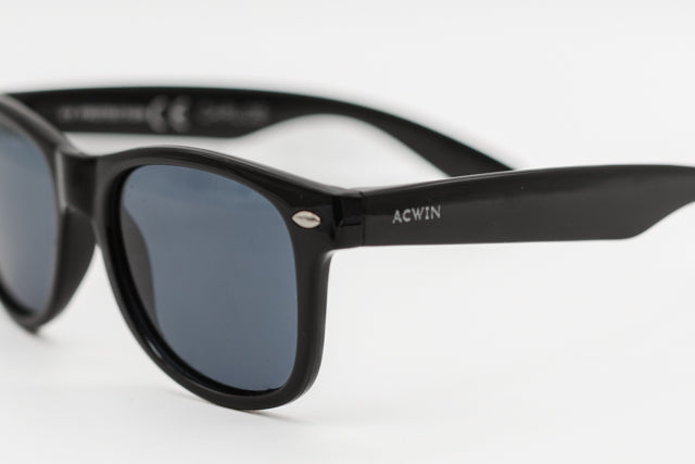 Gafas de sol infantiles ACWIN Tina en negro brillante con montura estilo wayfarer clásica. - Vista 3