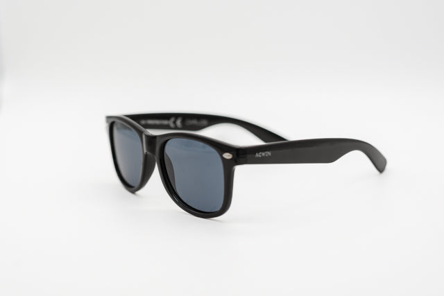 Gafas de sol infantiles ACWIN Tina en negro brillante con montura estilo wayfarer clásica. - Vista 2