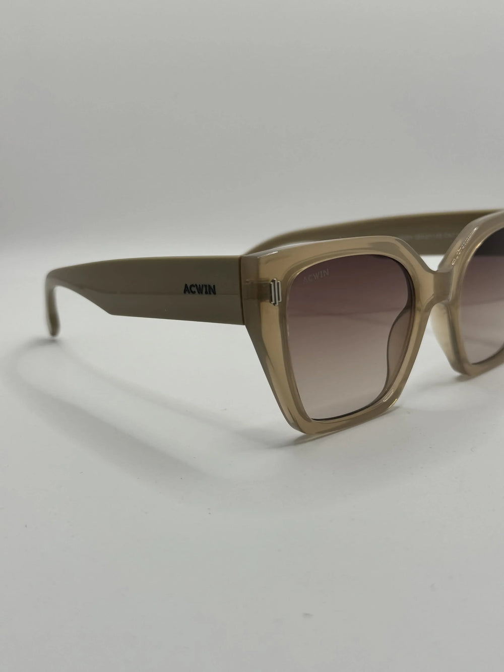 gafas-de-sol-javea-beige-vista-perspectiva-premium
