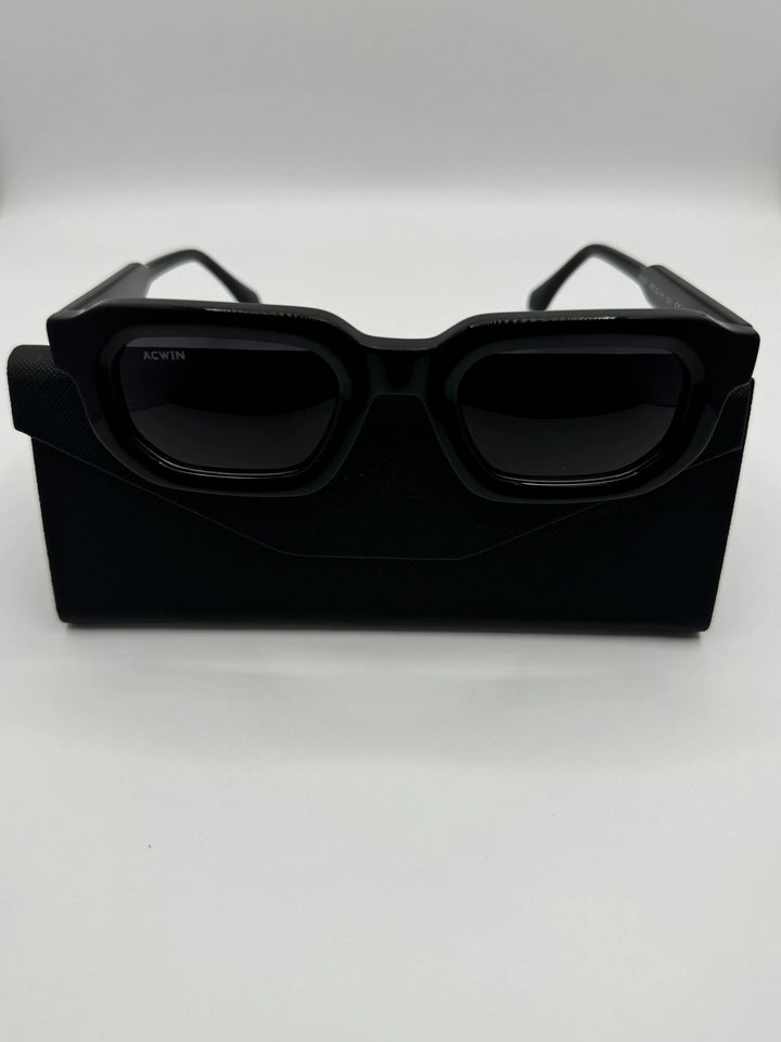 Gafas de sol polarizadas modelo Torrevieja unisex con montura jaspeada frontal."