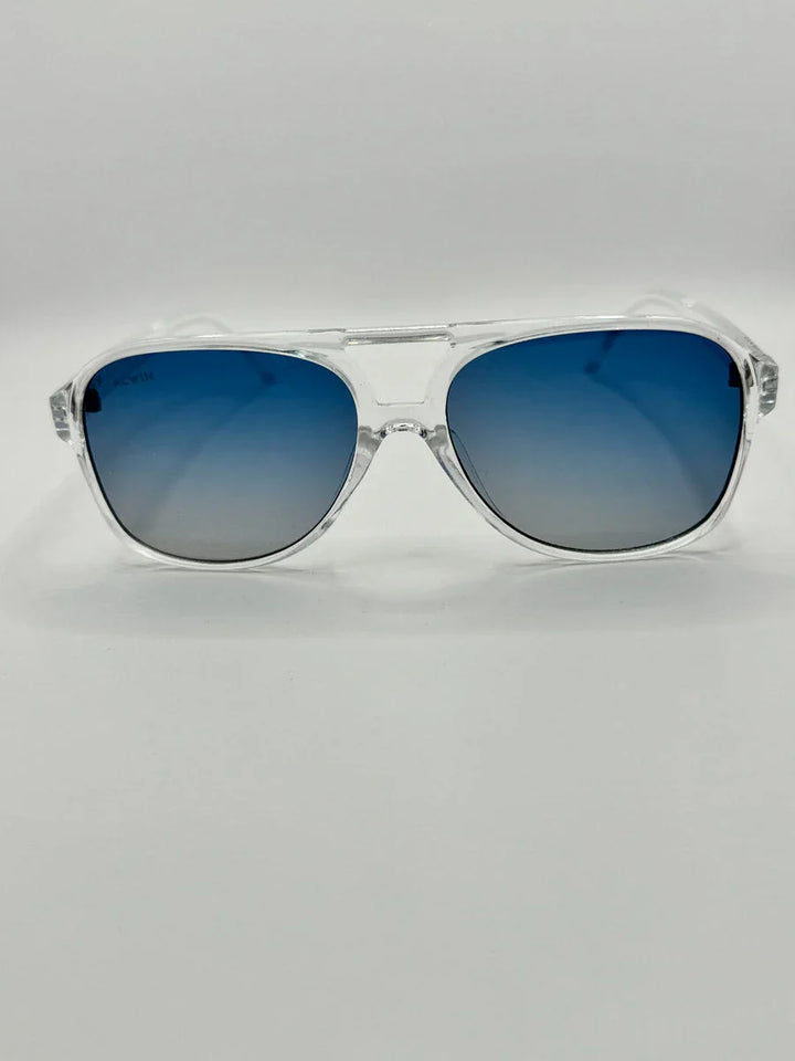 Vista frontal gafas de sol Agua Marina estilo aviador con montura transparente y lentes azules.