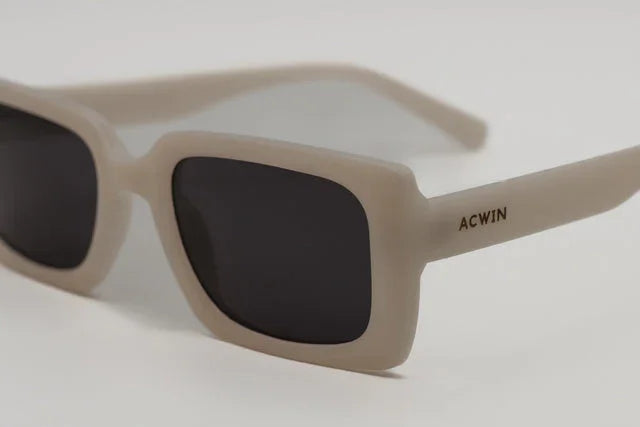 Detalle de varilla ancha con logo ACWIN y bisagra robusta modelo Alicante.