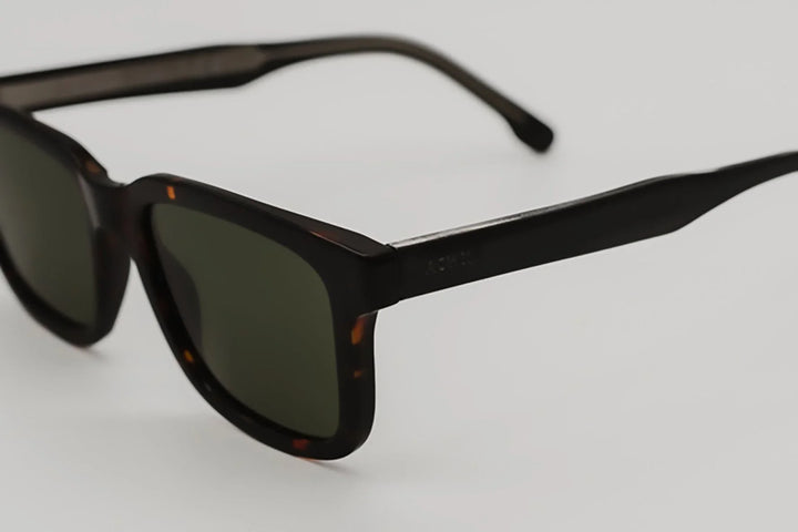 Detalle macro de la textura mate y el patrón carey del modelo Ankara.