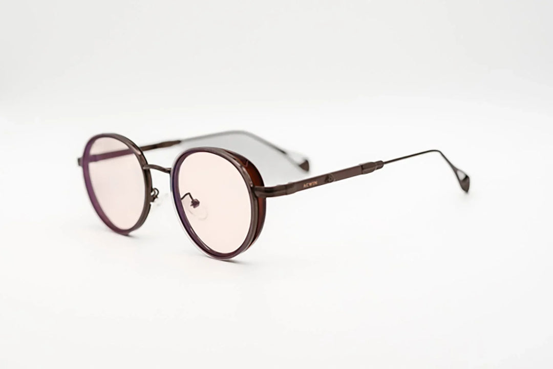 Perfil lateral gafas modelo Berlin mostrando el grosor del aro y varillas finas.