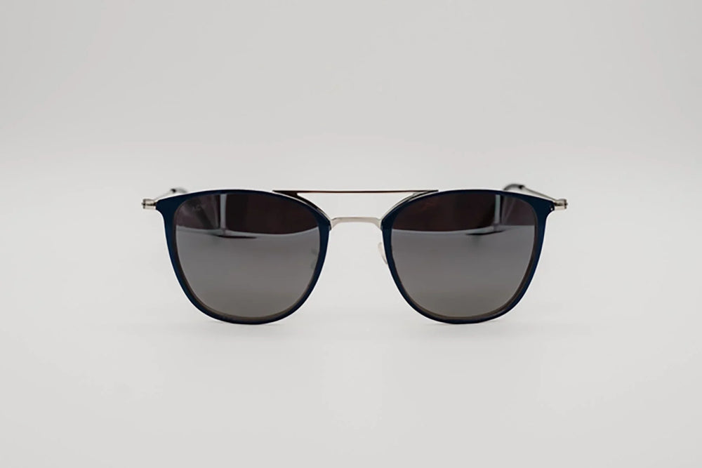 Vista frontal gafas de sol Buenos Aires estilo aviador moderno con aros azules y metal plateado.