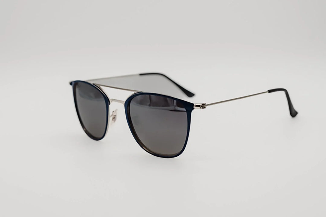 Perfil lateral gafas de sol Buenos Aires mostrando la varilla metálica fina y ligera.