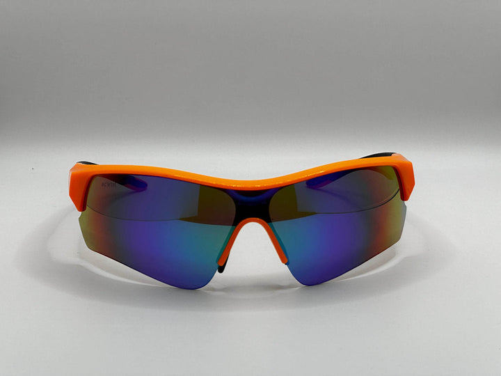 Vista frontal de las gafas deportivas NUBE con lente espejo azul y diseño envolvente.