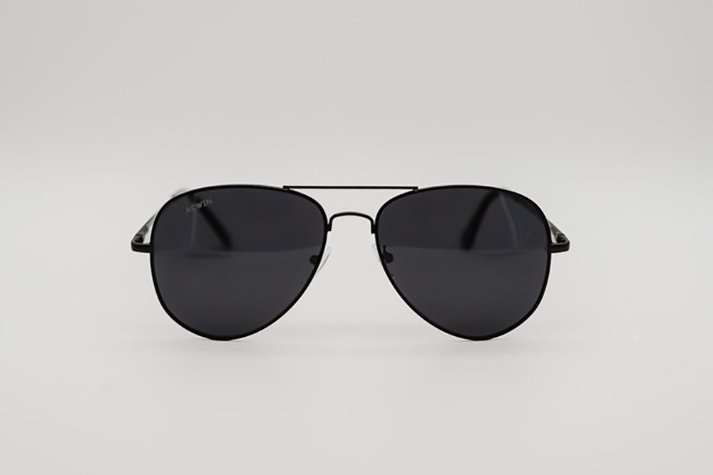 Vista en perspectiva gafas de sol Dubai estilo aviador completamente negras.