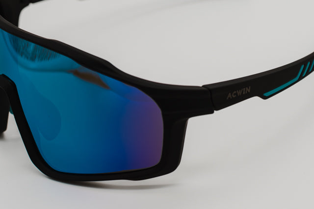 Vista en perspectiva de las gafas de deporte ECLIPSE destacando su diseño envolvente y ergonómico.