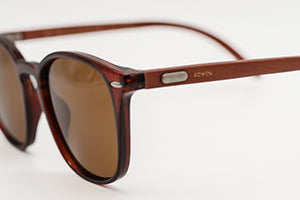 Vista en perspectiva del modelo Estocolmo y sus lentes marrones cálidas.
