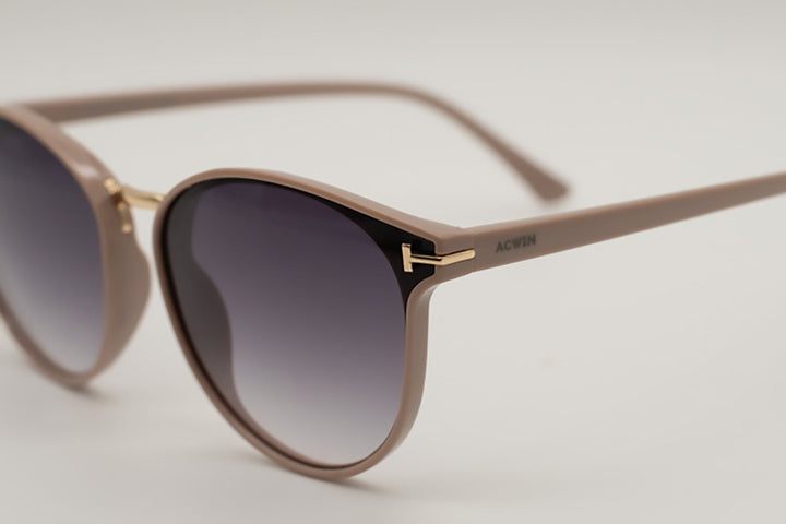 Detalle del puente metálico dorado y el acabado nude del modelo Hamburgo.