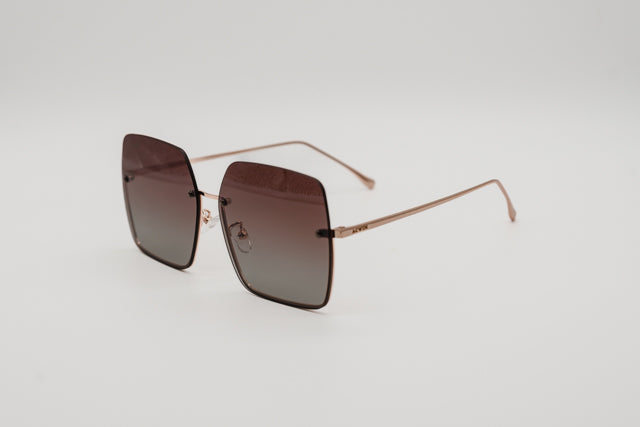 Vista en perspectiva del modelo Hong Kong mostrando su diseño al aire y varillas finas.