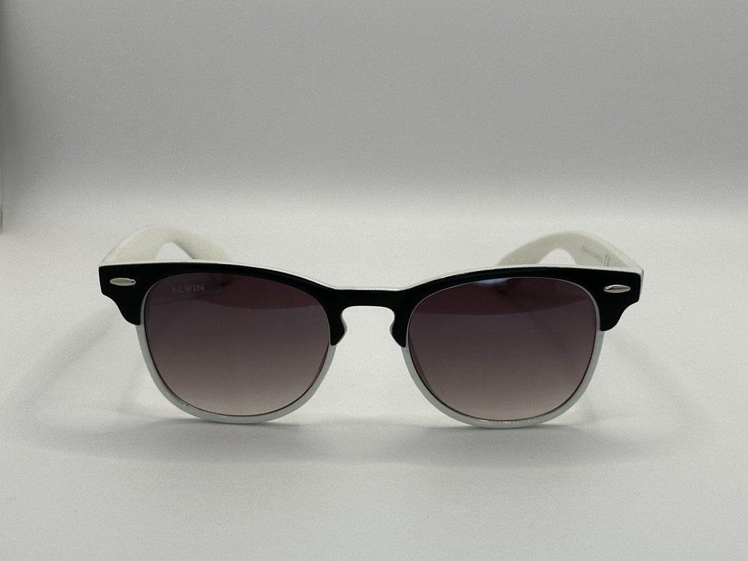 Vista en perspectiva gafas de sol Kioto estilo clubmaster bicolor negro y blanco.