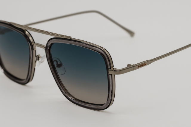 Detalle macro de la barra superior texturizada y el logo en la varilla del modelo Lugo.