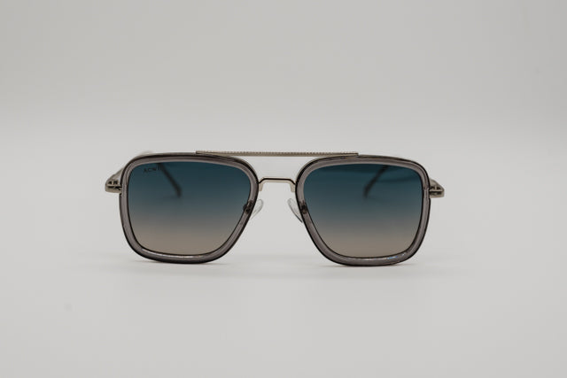 Vista frontal gafas de sol Lugo estilo navegador con doble puente y lentes azules.