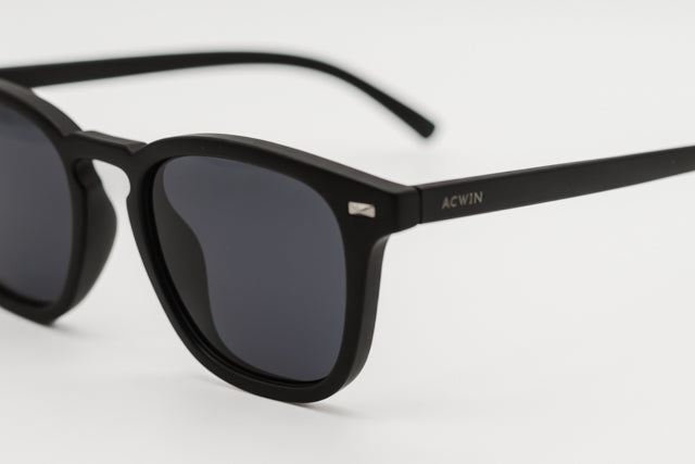 Detalle macro de la textura mate y varilla negra del modelo Moscu.