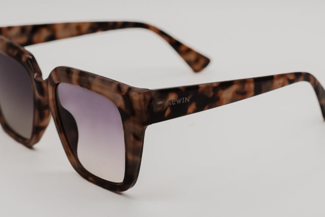 Perfil lateral gafas de sol Munich mostrando la varilla gruesa jaspeada.