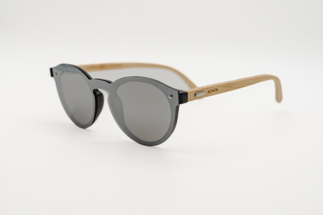 Vista frontal recta de las gafas de sol Nairobi con lentes de espejo plateado.