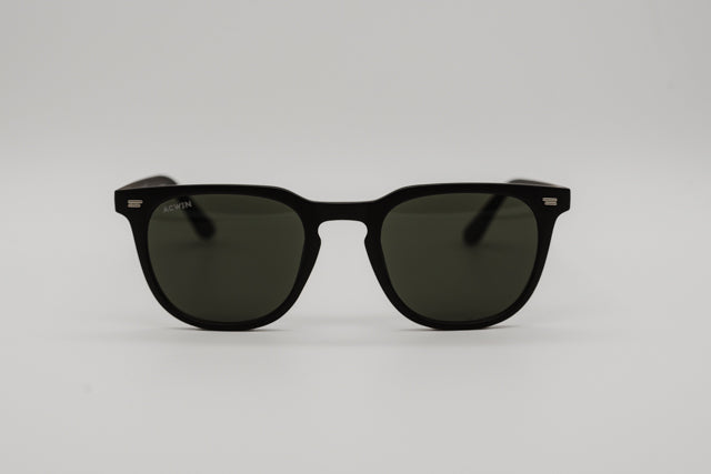 Vista en perspectiva gafas de sol Orlando negro mate con puente de cerradura.