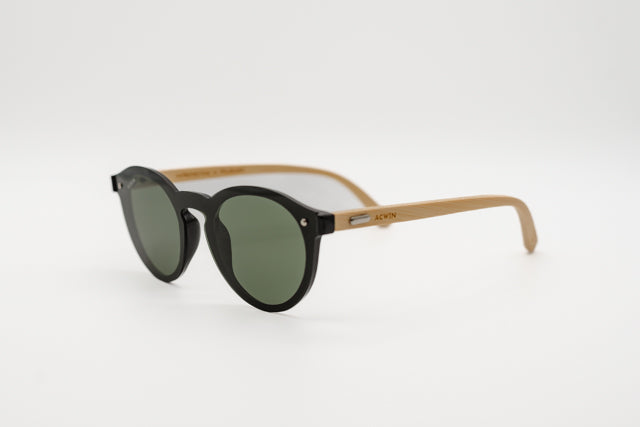 Vista frontal recta de las gafas de sol Seul con lentes verde oscuro.