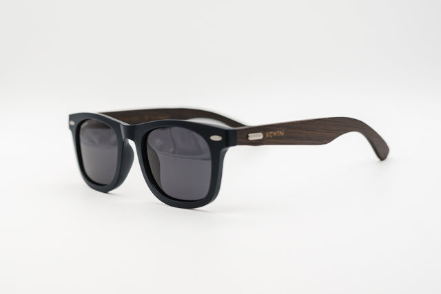 Vista frontal recta de las gafas de sol Toronto destacando su acabado mate.