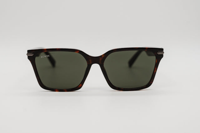 Vista en perspectiva gafas de sol Turin cuadradas en carey oscuro con detalle plata.