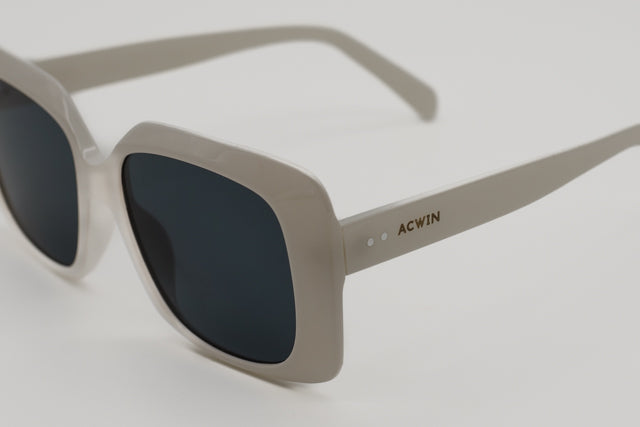 Detalle macro de la varilla ancha y la textura satinada del modelo Verona.