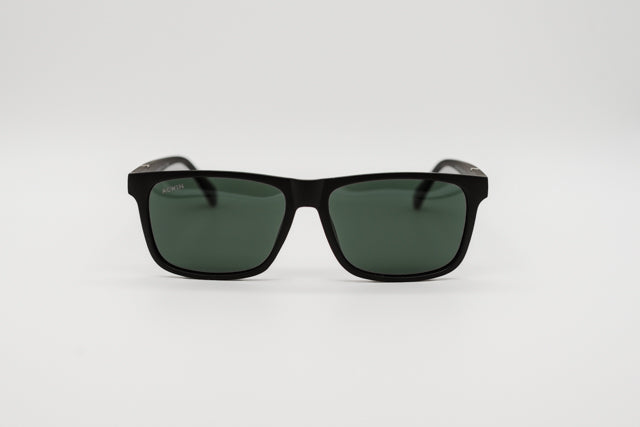 Vista en perspectiva gafas de sol Viena rectangulares en negro mate con detalle plata.