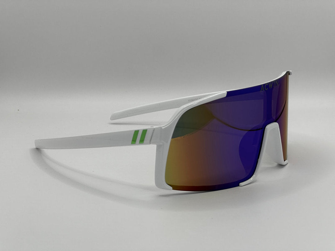 Vista en perspectiva de las gafas de sol ZAFIRO destacando su diseño aerodinámico.