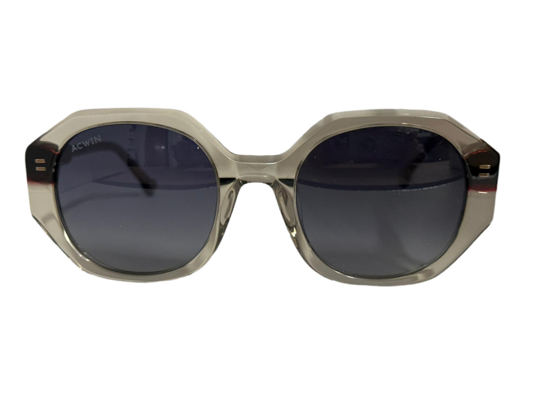 Gafas de sol de mujer vista frontal geometrica superios y semicircular parte inferior