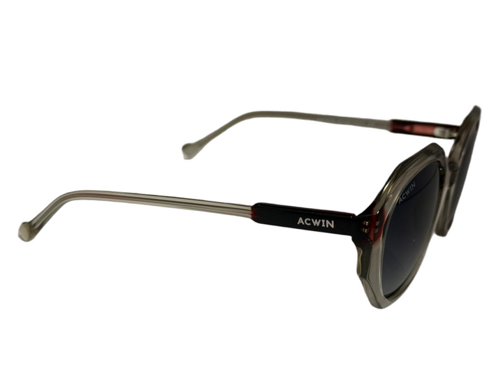 Vista de gafas de sol lateral patillas final logotipo Acwin en el principio de la patilla