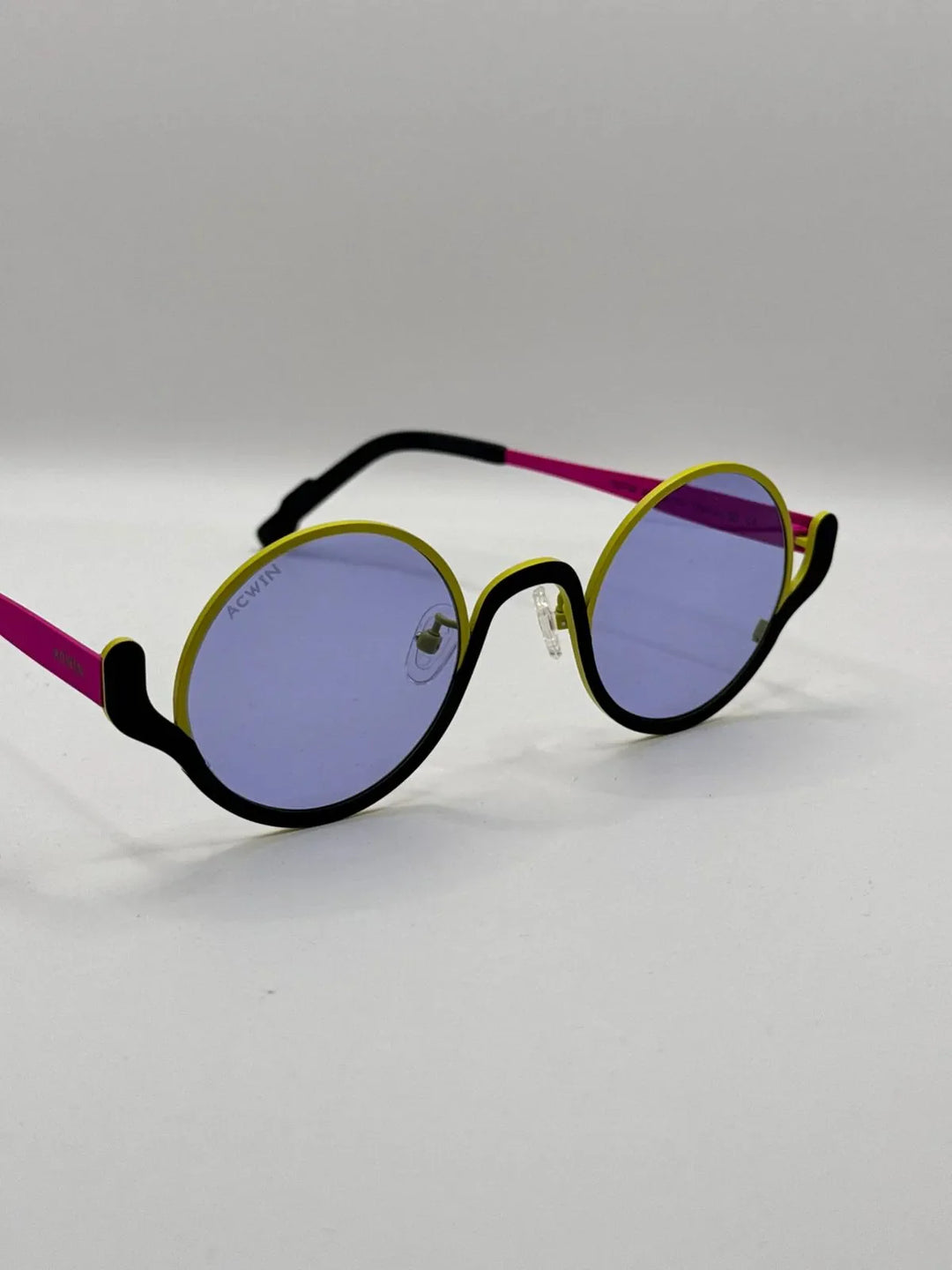 Gafas de sol Titanio Hvar perspectiva modernas lentes violeta
