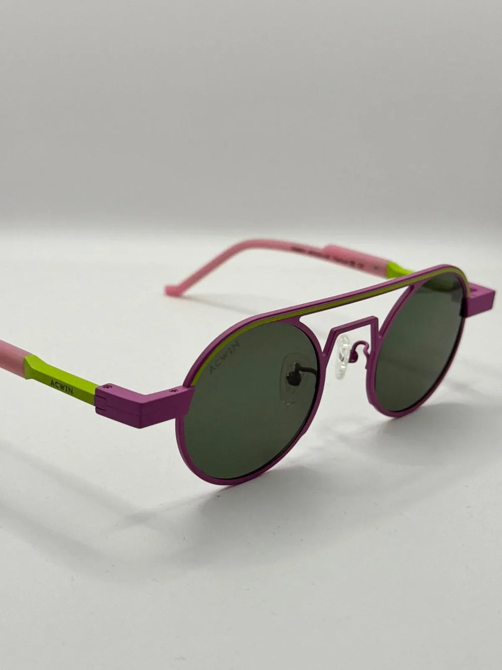 Gafas de sol Titanio Milos perspectiva chicle mejores 2026