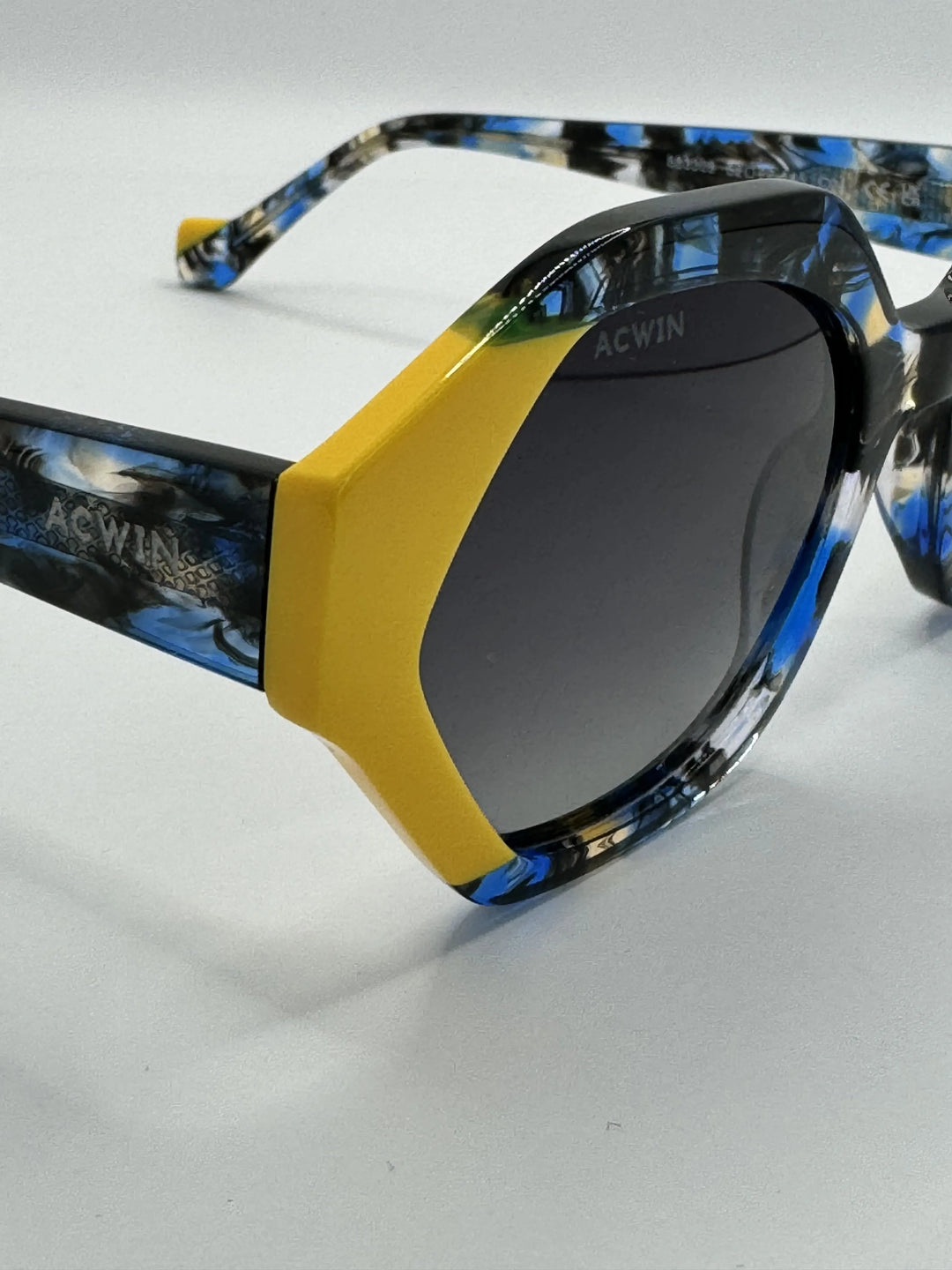 gafas-de-sol-altea-bicolor-azul-amarillo-vista-detalle