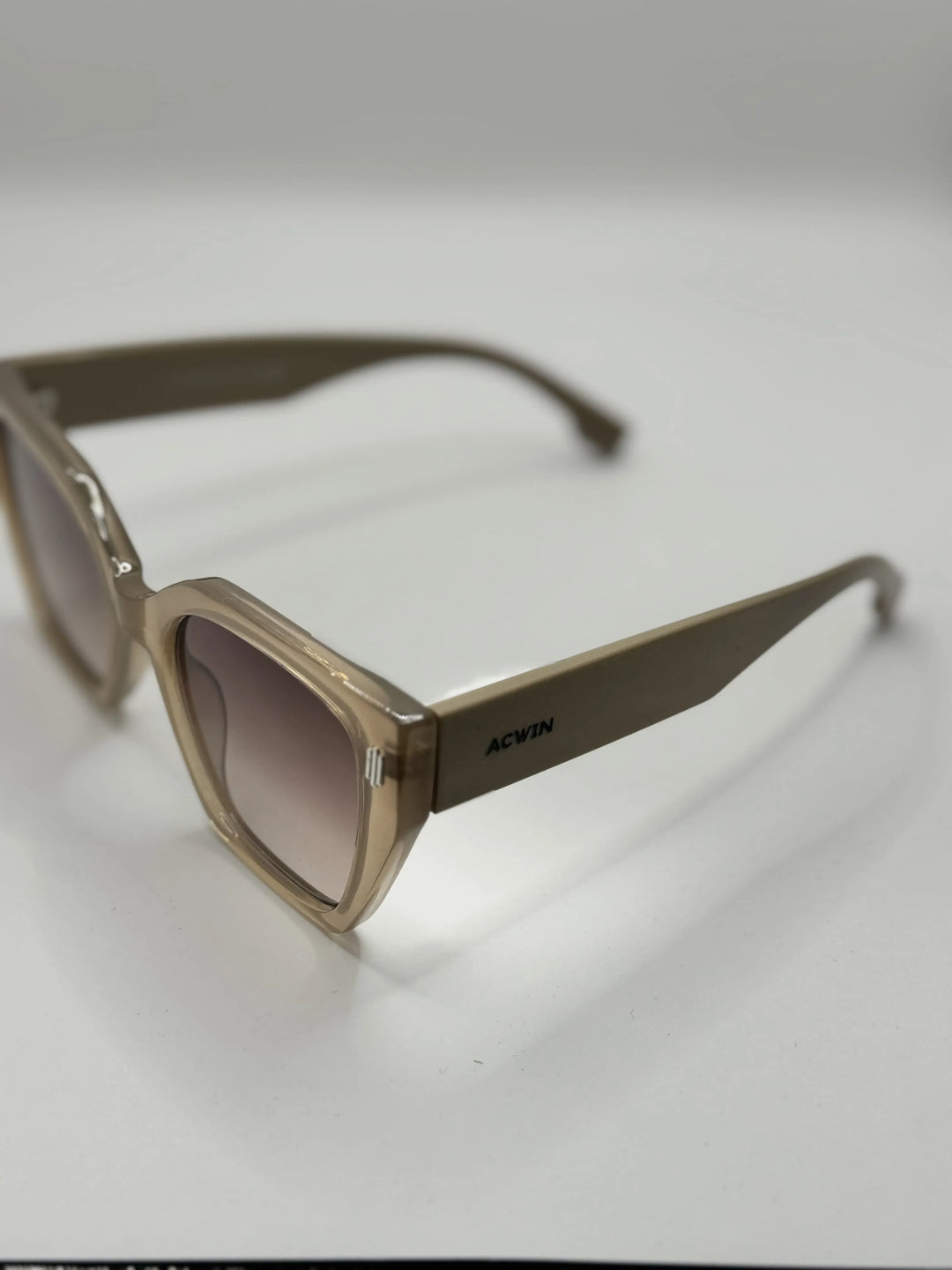 oferta-gafas-de-sol-javea-estilo-minimalista-femenino