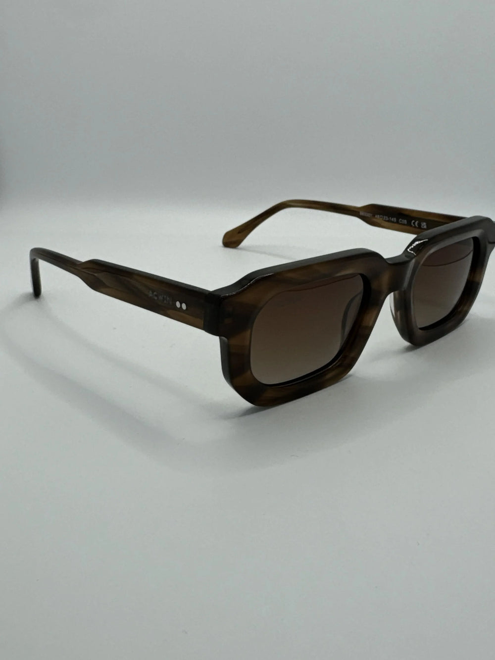 gafas-de-sol-nao-carey-oscuro-vista-perspectiva