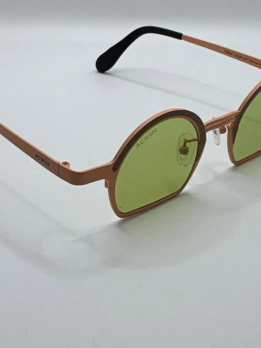 Gafas de sol Titanio Pantelleria perspectiva lentes verdes 01