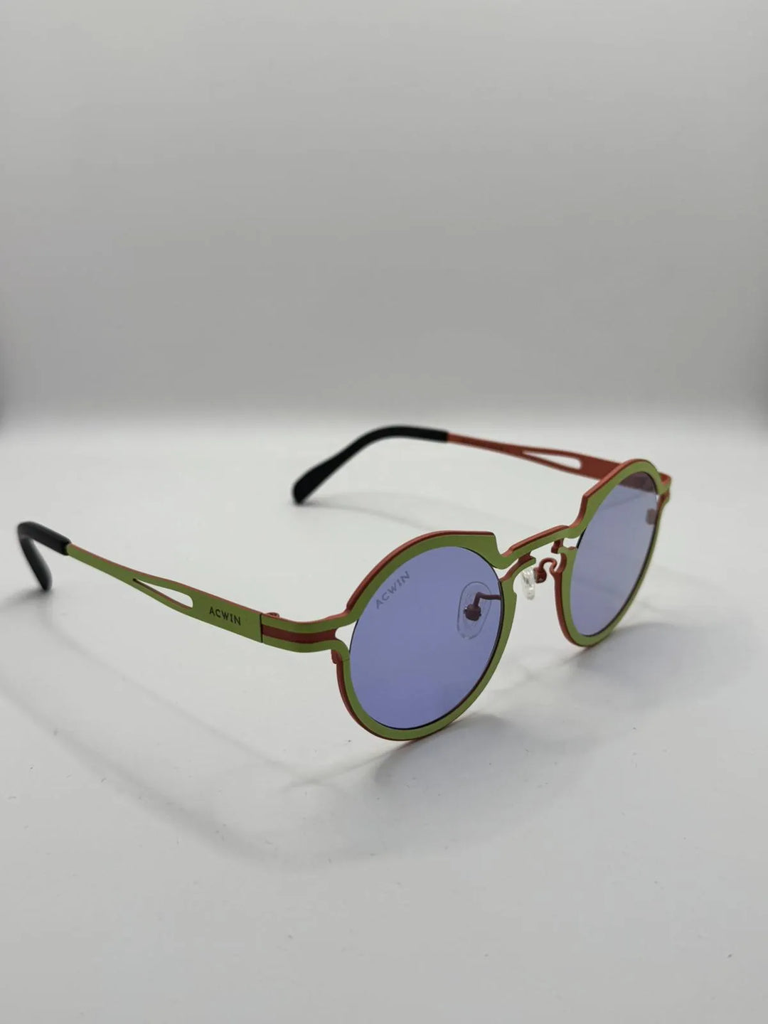 Gafas de sol Titanio Rhodes perspectiva diseno audaz bicolor