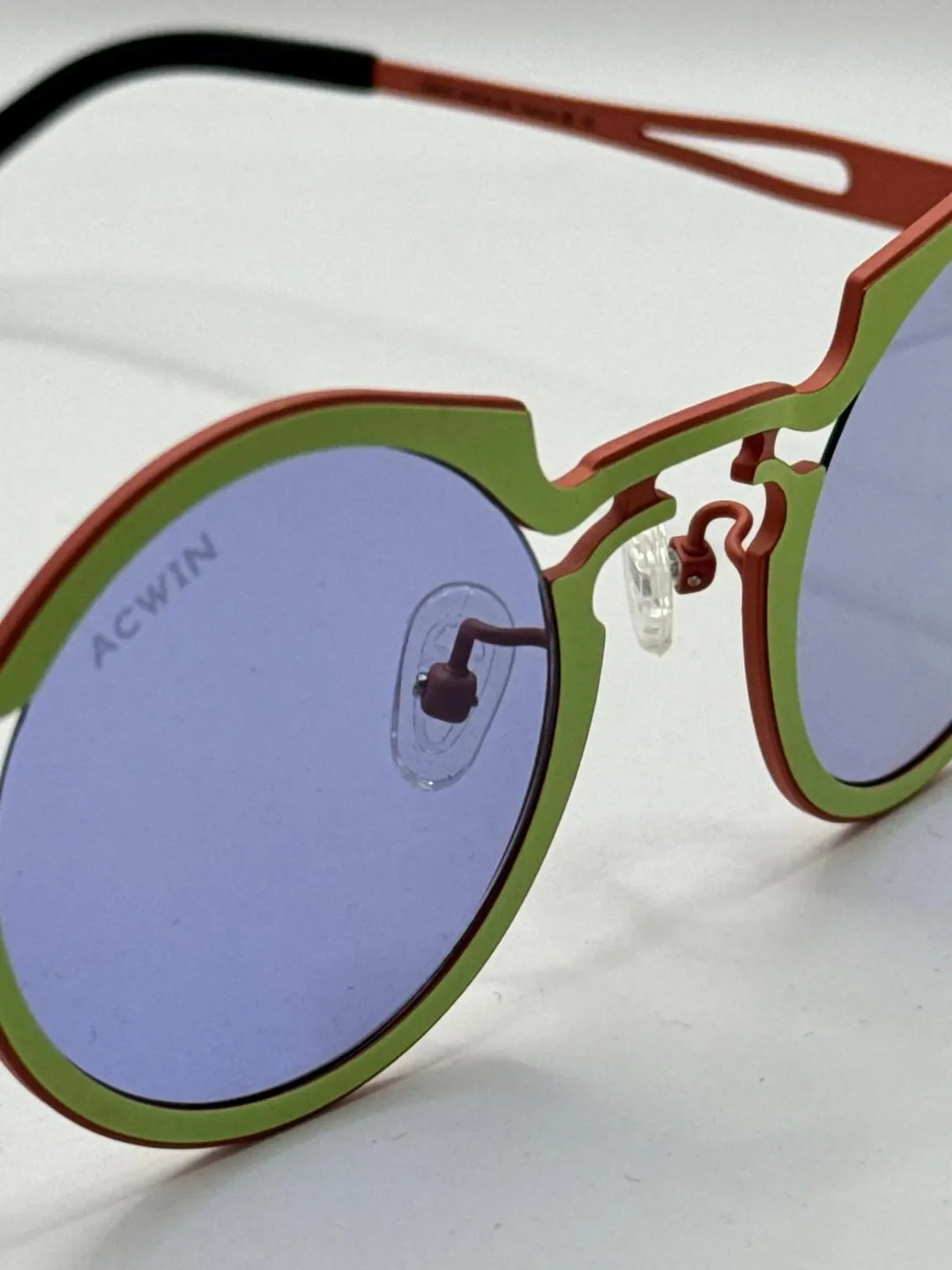 Gafas de sol Titanio Rhodes vista lateral innovadoras mejores 2026