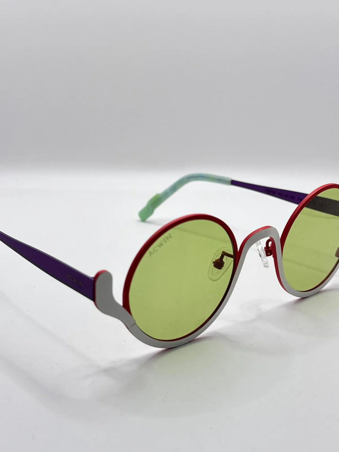 Gafas de sol Titanio Salina vista frontal rojo y plateado